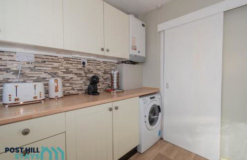 Large 4BR - Ideal Long Stays - Parking - Fast WiFi - Foto 12