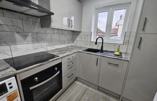 Jasmin's House, 2 bedroom house, private Parking - Photo 13