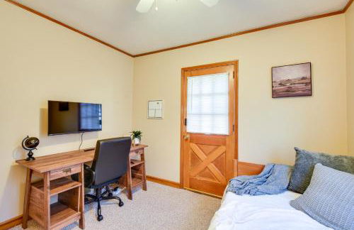 Quaint Cedar Rapids Home, 4 Mi to Downtown! - Photo 16