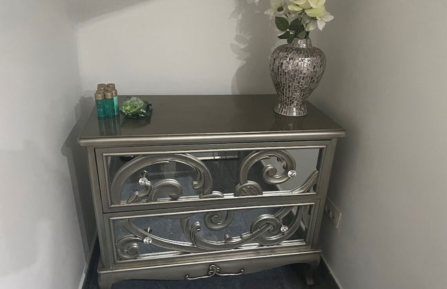 Luxury 4 bedroom villa with jacuzzi - Photo 11