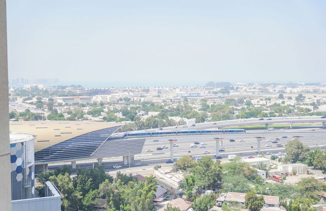 Yogi - Serene Romance in a Stylish Studio with City Views - Photo 17