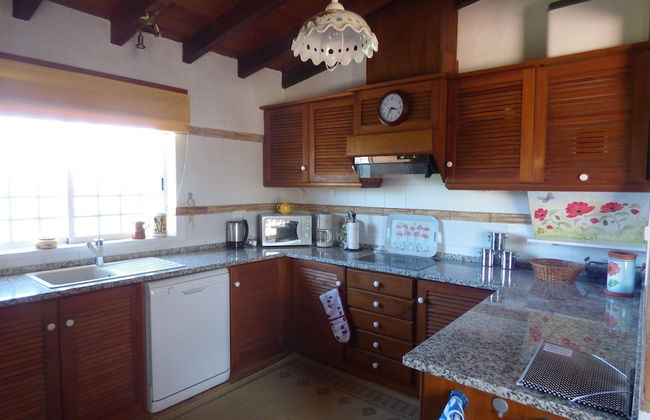 Holiday Home at Portimao With Fenced Garden - Photo 5