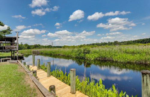 Spacious Riverfront Cottage with Dock in Green Pond! - Foto 35