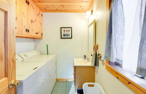 Hot Tub and Boat Dock Waterfront Maine Retreat! - Foto 24