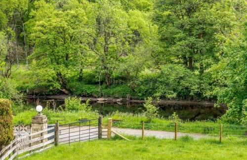 3 Bedroom luxury home, hot tub, stunning views of Killin, sitting on the River Dochart - Foto 10