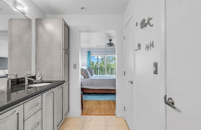 Updated Unit With Beautiful Florida Bay Sunsets 1 Bedroom Condo by RedAwning - Photo 10