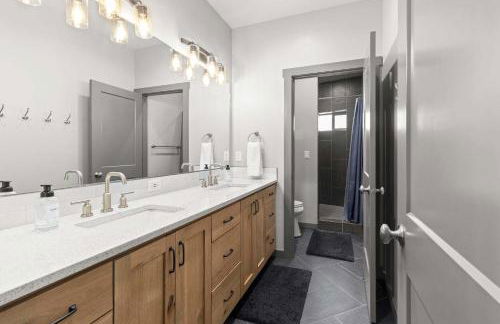 West Cabin- Yellowstone Family Retreat- Sled Hill - Foto 38