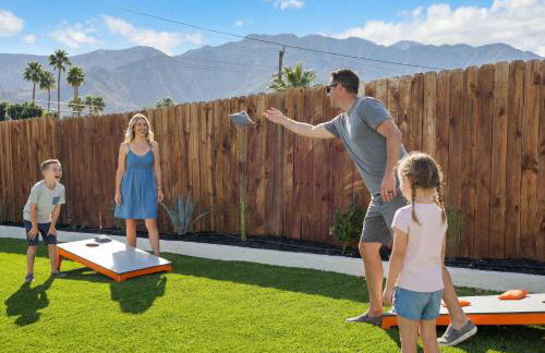 Desert Glow Getaway - Pool - Lounging - Backyard Games - Foto 53