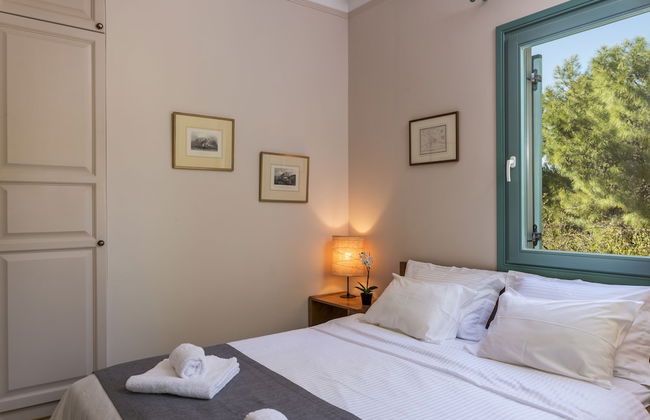 Electra Beachfront Villa - Photo 12