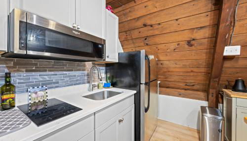 A-Frame with VIEWS - Walk to Downtown and Park - Pets OK - Foto 5