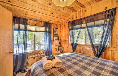 California Retreat with Deck, Fire Pit and Grill! - Foto 12