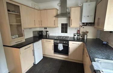 Cosy 3-Bed Retreat - Garden Parking & Bbq - Foto 19