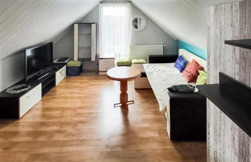 Gorgeous Apartment In Stezyca With Wifi - Photo 2