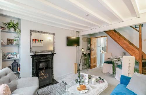 Crompton Cottage - Photo 1