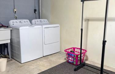 Lovely West Akron home with attached private garage - Foto 16