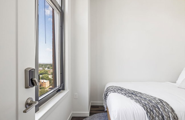 Placemakr Marymount Ballston - Photo 14