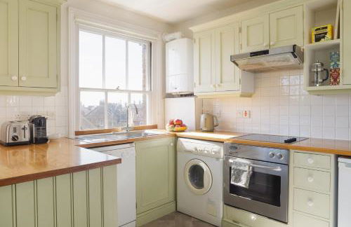 High View, Southwold High Street (2 bed, 2 bath, allocated parking, balcony) - Foto 9