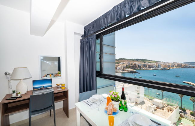 Islet Promenade Studio with Hot Tub and Panoramic Sea Views by GetawaysMalta - Foto 35