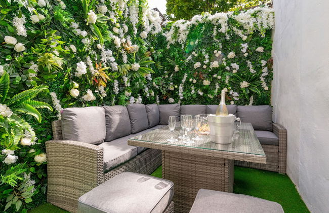 Luxury Georgian City Retreat - Hot Tub - Patio - Photo 29