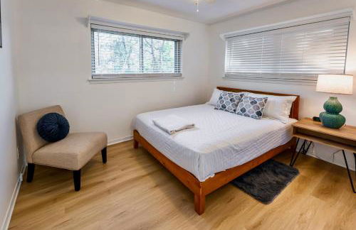 1 Mi to Campus! Creekside Austin Home with Game Room - Foto 14