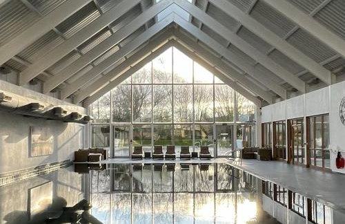 Pet friendly Cotswold Cottage with hot tub and swimming pools - Foto 19