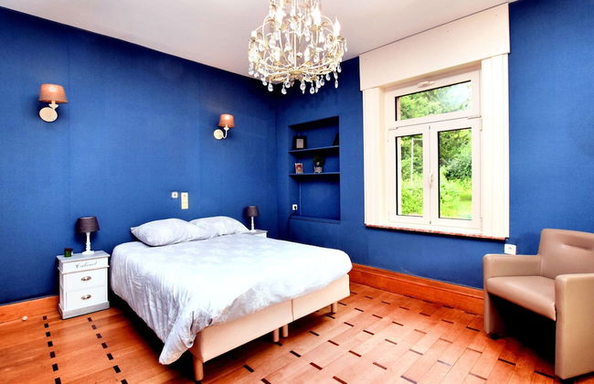 Magnificent Luxury Chateau in Vast Garden with Sauna & Hot Tubs - Photo 2