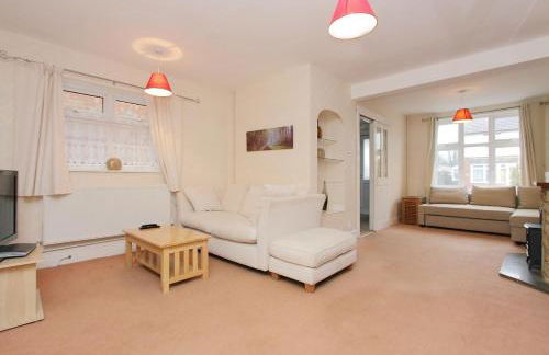Large Cosy House Ideal for Corporate Lets - Photo 15