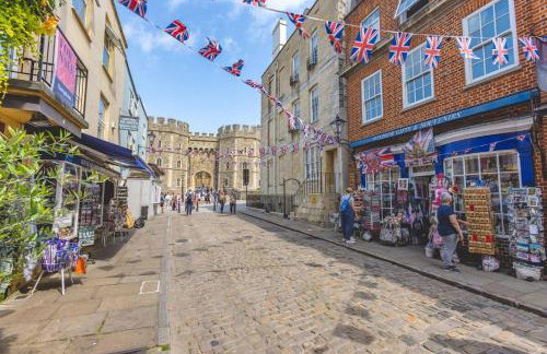 Charming Studio with Stunning Windsor Castle Views - By Tempstay - Foto 7