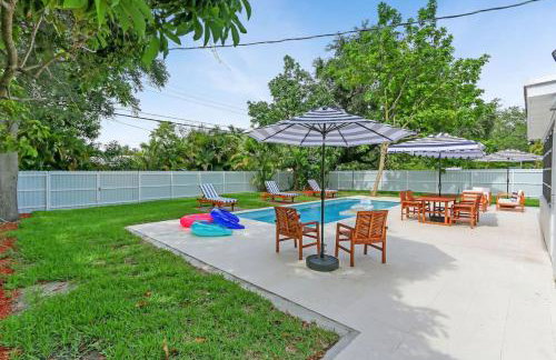 Charming 4BR Oasis with Saltwater Pool and Parking - Foto 27