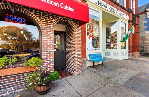 Downtown Beverly Apartment 8 Minutes to Salem and has King Beds - Photo 3