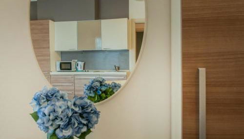 Residence Art - Photo 5