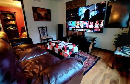 The Sovereign Suite - Cozy And Convenient With Home Theater - Foto 6