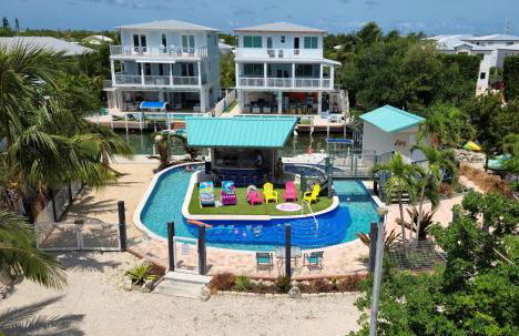 Private Lazy River Pool, 4-bed house, & dock - Foto 1