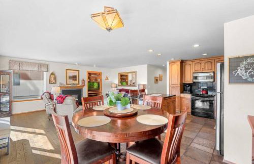 Golf Course View Condo Walk to Town & Pools - Foto 18