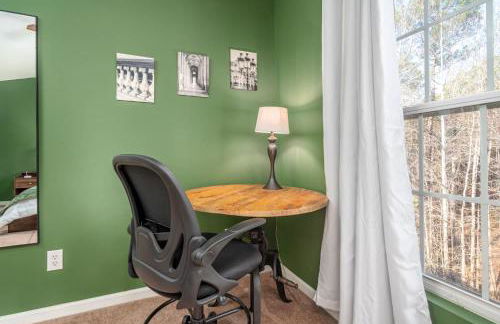 Modern 3-BR Townhome w Private Backyard Near RTP - Foto 22