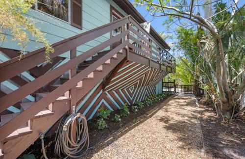 Gulf Access Waterfront Oasis with Heated Pool! Near Beach & Mercato! - Foto 6