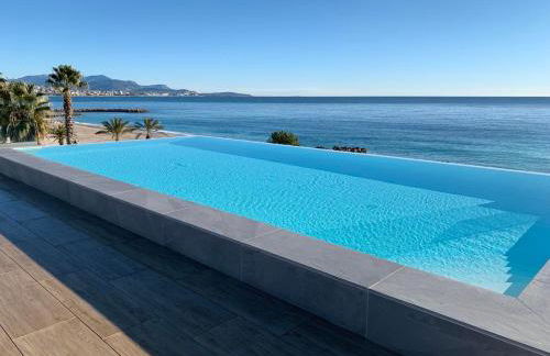 Appartement climatisé les pieds dans l'eau pour 6 personnes avec 1 suite parentale, 1 chambre double et 1 mini chambre Piscine sur le toit clim garage - Foto 1