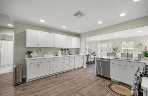 The Golden Palm Mins to Eastport Square and Middleton With Electric Golfcart - Photo 4