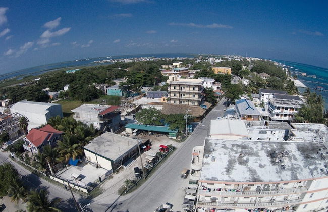 Tropicana Condominiums - Foto 35