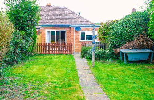 3 Bed - Sleeps 4 - Free Parking - Private Garden - Photo 5