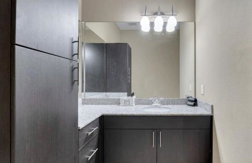 Cozy 2BR- Pool,Gym,Pkng,Near BOK Ctr&Arts Dstrct - Photo 58