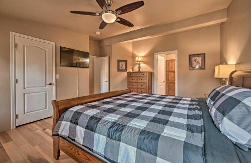 Near Hiking Munds Park Cabin with Deck and Yard - Foto 13