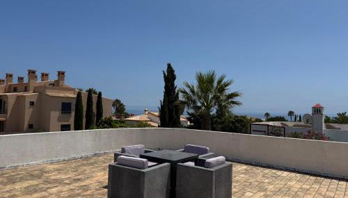 Spacious 3 bedroom villa with pool - Foto 5