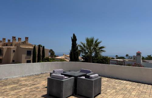 Spacious 3 bedroom villa with pool - Foto 5