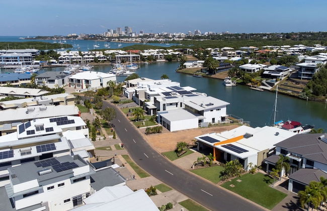 Water-front Paradise Pool - BBQ - Balcony Dining - Foto 8