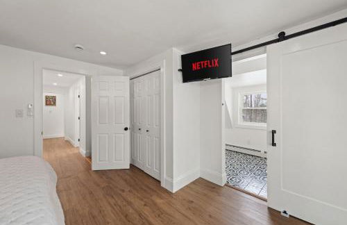 NEW Modern Barrel Getaway HOT TUB & Game Room - Foto 13