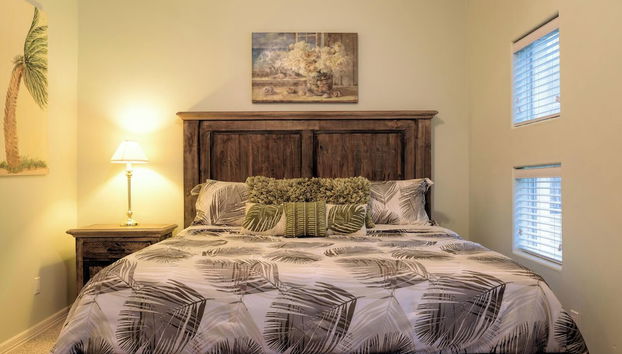 Spacious Ground Floor Condo With Semi-private Pool, 1 Block to Beach - Foto 2, Habitación