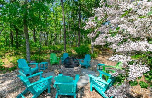 Home w outdoor spaces near Long Pond - Foto 28