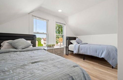 NYC Access 4BR Duplex Sleeps 10, Free Parking - Foto 50