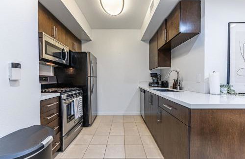 Stylish 2BDR & 2BTH - 15 mins walk to the beach! - Foto 26